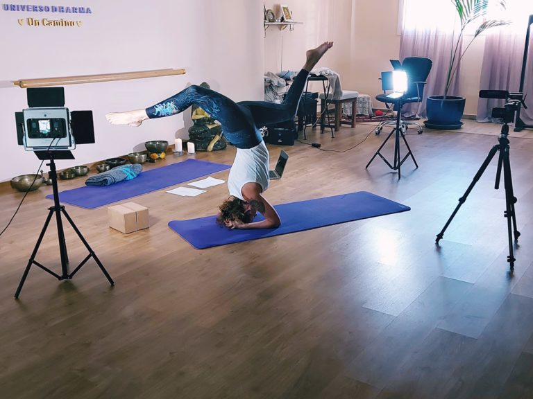 Postura invertida yoga